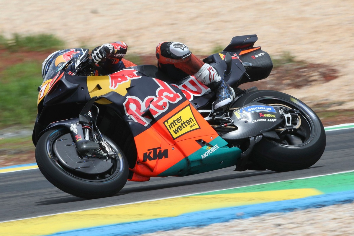MotoGP | Goiania, Libere 1: Acosta svetta con la pista umida, 3° c'è Bezzecchi