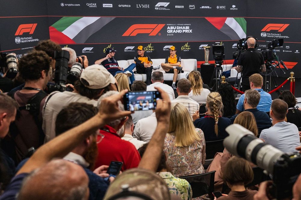 Lando Norris, McLaren, Oscar Piastri, McLaren, Max Verstappen, Red Bull Racing