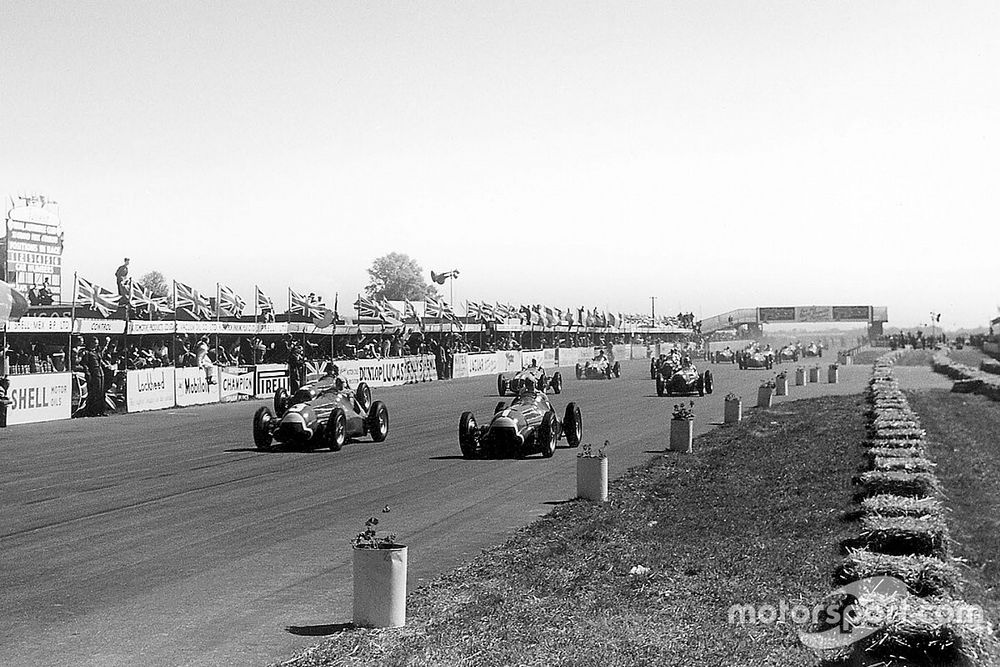 Juan Manuel Fangio, Alfa Romeo and Luigi Fagioli lead