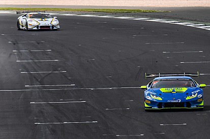 Postiglione e Cecotto firmano la doppietta a Silverstone
