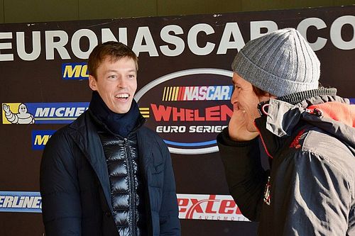 Kvyat testa carro da Euro NASCAR na Itália