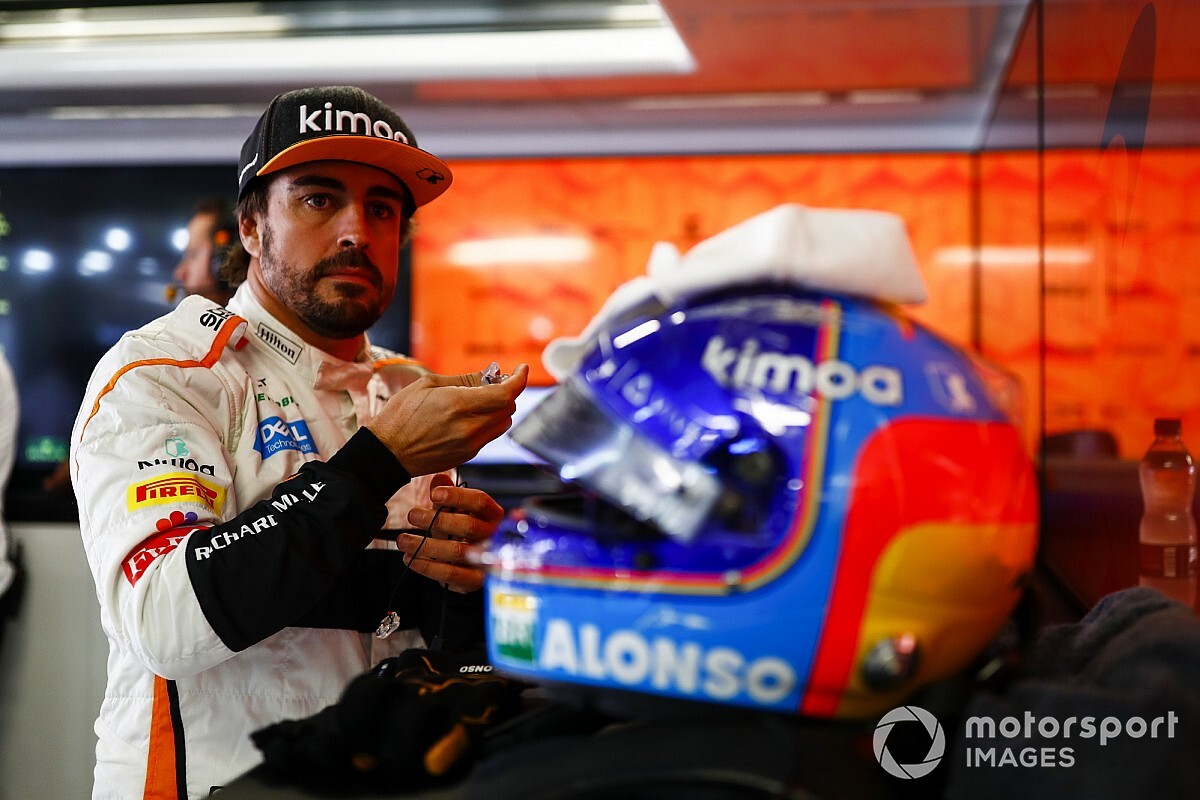 Алонсо устроил голосование на выбор шлема для Indy 500