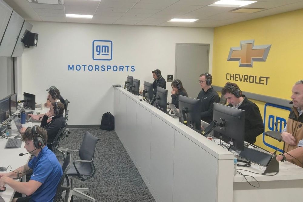 El equipo Cadillac Formula 1 en trabajos de simulación durante el GP de Italia. 