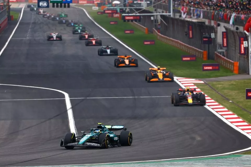 Fernando Alonso, Aston Martin AMR24, Sergio Perez, Red Bull Racing RB20, Lando Norris, McLaren MCL38