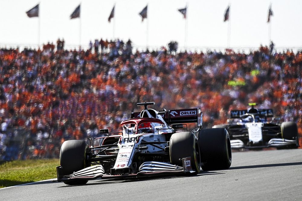 Robert Kubica, Alfa Romeo Racing C41, Nicholas Latifi, Williams FW43B