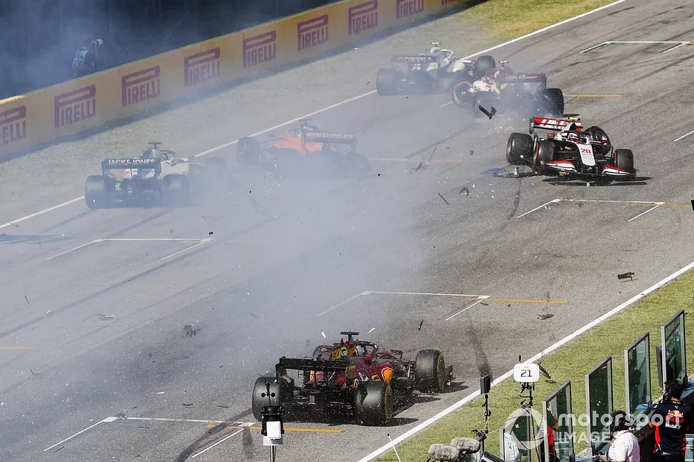 Kevin Magnussen, Haas VF-20 and Carlos Sainz Jr., McLaren MCL35 crash 
