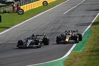 Russell: Me sorprendió lo que tardó Checo Pérez para adelantarme