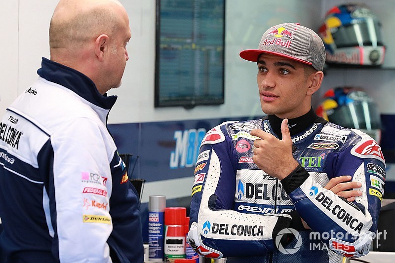 Moto3-kampioen Martin breekt been, Bendsneyder debuteert voor RW