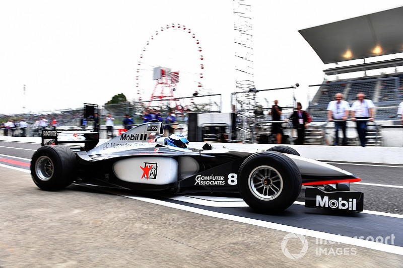 Hakkinen conduce en Suzuka el McLaren con el que fue campeón hace 20 años
