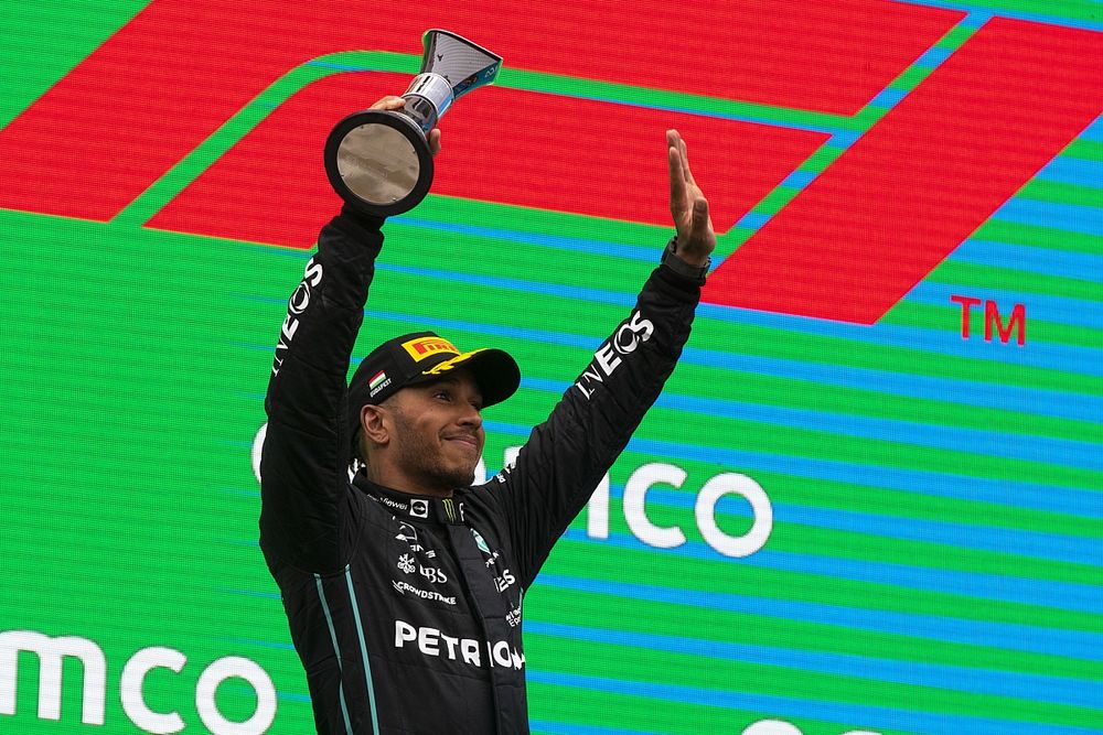 Podio: segundo lugar Lewis Hamilton, Mercedes-AMG