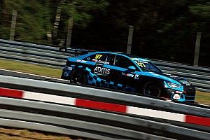 Groszek powiększa przewagę