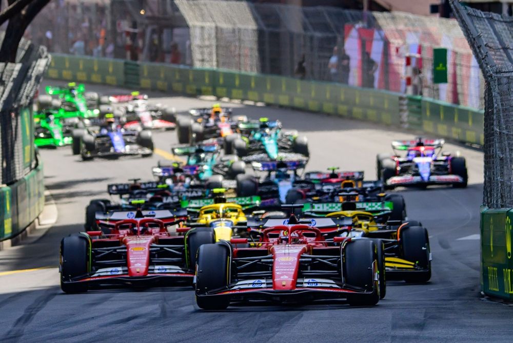 Start action, Charles Leclerc, Ferrari SF-24 leads
