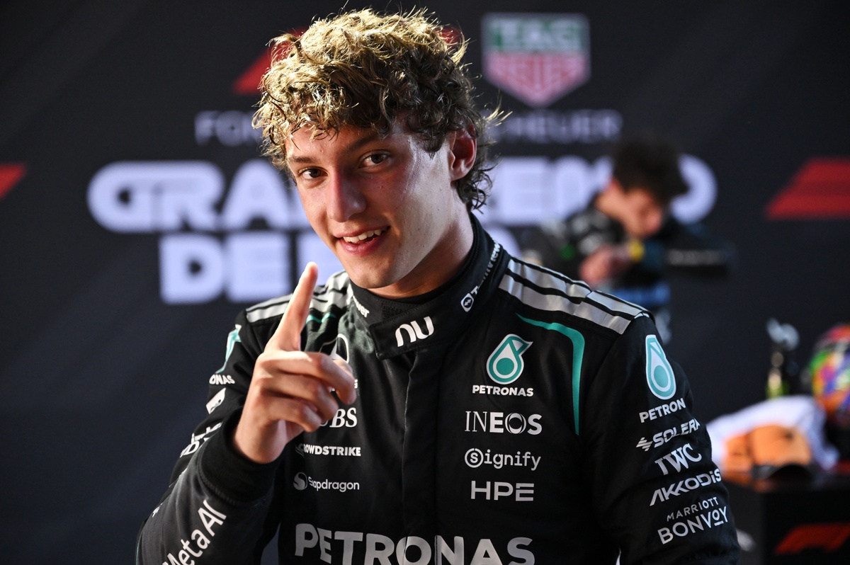 Sebastian Vettel: “I’d be very happy” for Kimi Antonelli to beat me as F1’s youngest...