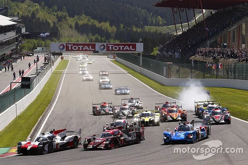 D&eacute;part : #8 Toyota Gazoo Racing Toyota TS050: S&eacute;bastien Buemi, Kazuki Nakajima, Fernando Alonso en t&ecirc;te