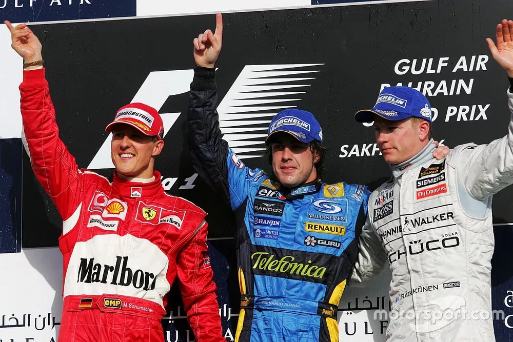 Podium: second place Michael Schumacher, Ferrari, Race winner Fernando Alonso, RenaultF1 Team, third