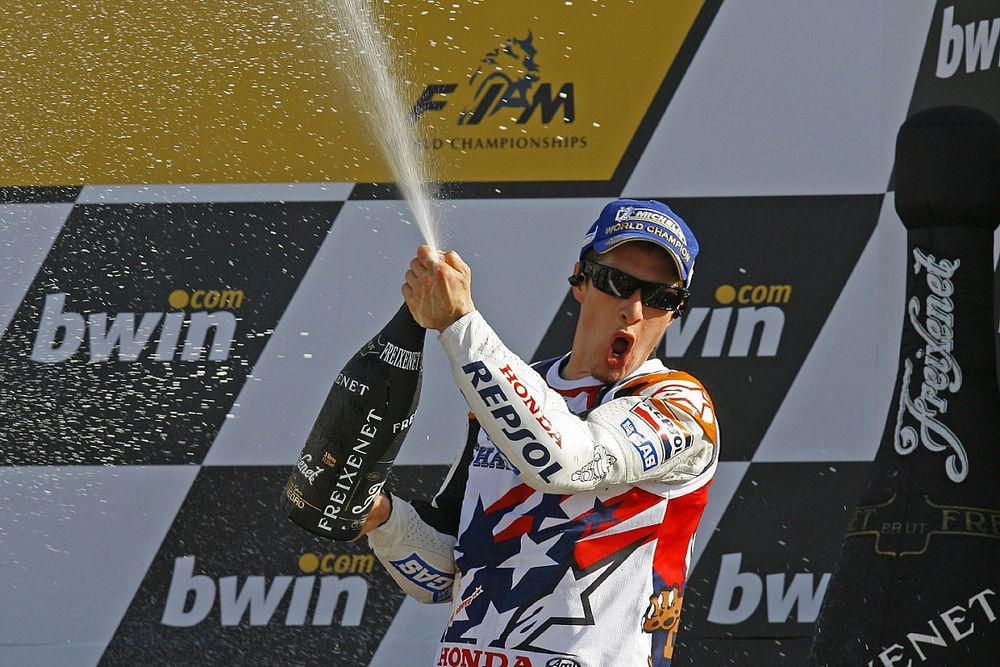 Podio: champagne para Nicky Hayden