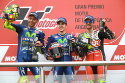 Подіум: друге місце Валентино Россі, Yamaha Factory Racing, переможець гонки Маверік Віньялес, Yamah