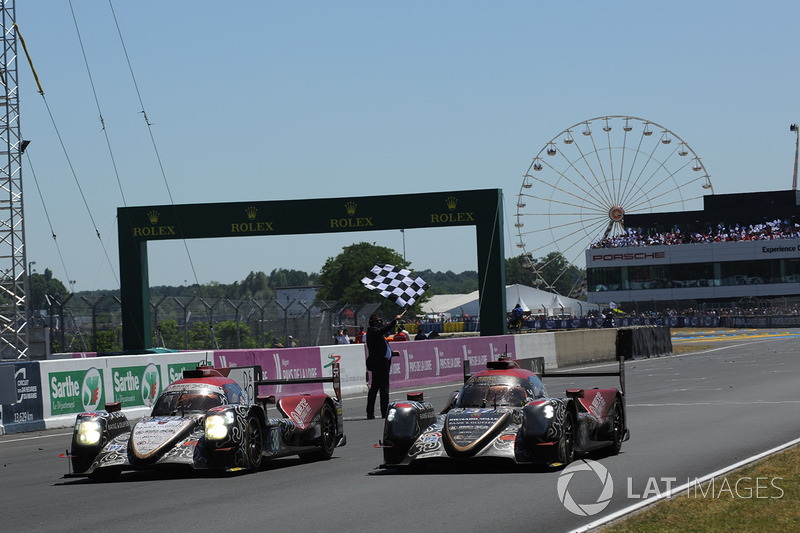 Bandiera a scacchi per le vetture #37 DC Racing Oreca 07 Gibson: David Cheng, Alex Brundle, Tristan Gommendy e #38 Jackie Chan DC Racing ORECA 07-Gibson: Ho-Pin Tung, Thomas Laurent, Oliver Jarvis