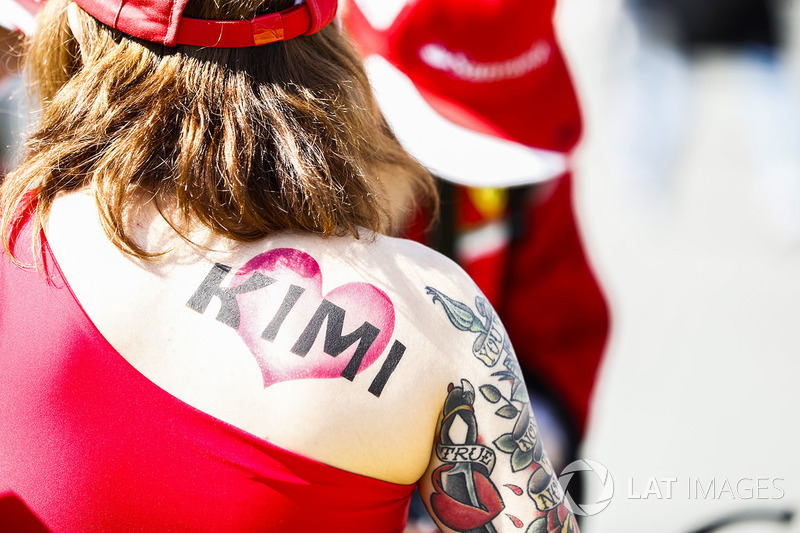 Una fan diKimi Raikkonen, Ferrari