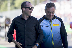 Robert Kubica with Mario Isola, Pirelli on the grid