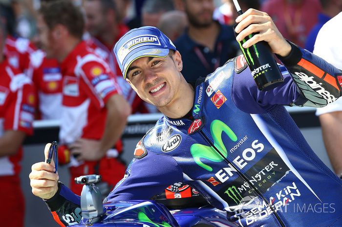 Maverick Viñales foi o nome do sábado em Aragón. O piloto conquistou sua quinta pole position em 2017 e tem boa oportunidade de descontar pontos dos líderes do mundial, Márquez e Dovizioso, neste domingo com a vantagem conseguida hoje no grid.