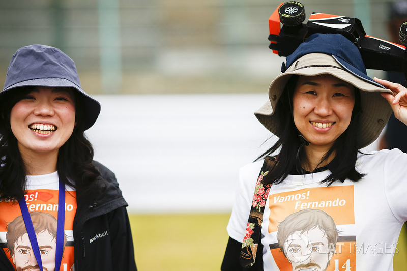 Fans of Fernando Alonso, McLaren