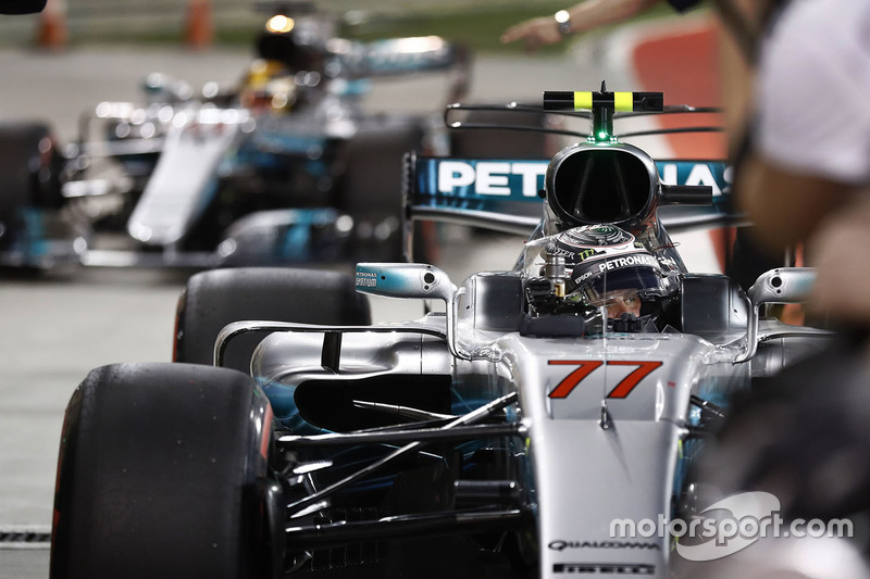 Ganador de la pole Valtteri Bottas, Mercedes AMG W08