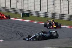Valtteri Bottas, Mercedes AMG F1 W09, Max Verstappen, Red Bull Racing RB14 Tag Heuer, Kimi Raikkonen, Ferrari SF71H
