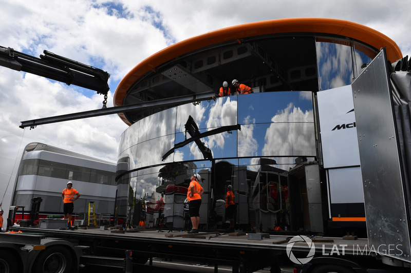Motorhome McLaren in costruzione