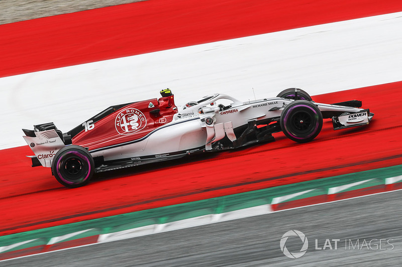 Charles Leclerc, Sauber C37 runs wide