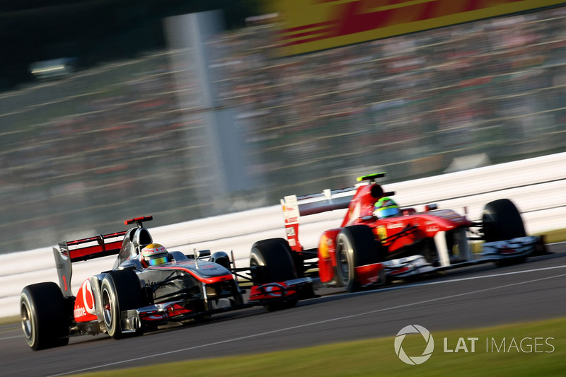 Lewis Hamilton, McLaren MP4-26 Mercedes, in gevecht met Felipe Massa, Ferrari