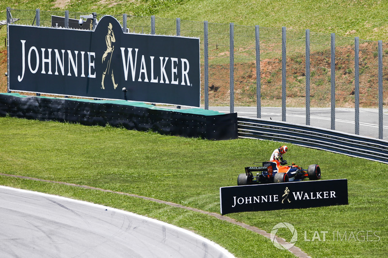 Stoffel Vandoorne, McLaren, retires from the race