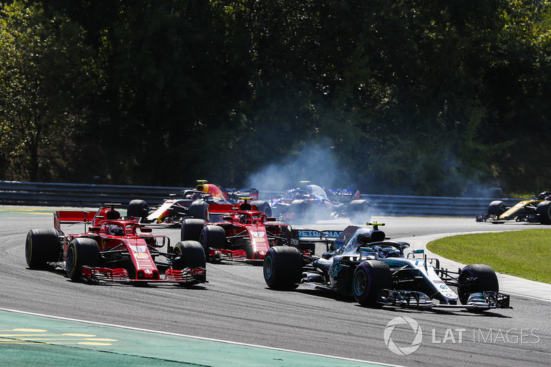 Valtteri Bottas, Mercedes AMG F1 W09, Sebastian Vettel, Ferrari SF71H, Kimi Raikkonen, Ferrari SF71H, Max Verstappen, Red Bull Racing RB14, en la salida