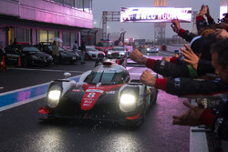 I vincitori della gara #8 Toyota Gazoo Racing Toyota TS050 Hybrid: Anthony Davidson, Sébastien Buemi