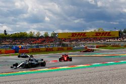 Lewis Hamilton, Mercedes-AMG F1 W09 leads at the start of the race