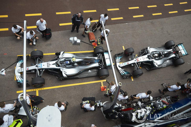 Valtteri Bottas, Mercedes AMG F1 W09 ve Lewis Hamilton, Mercedes AMG F1 W09