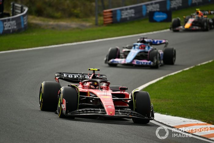 Carlos Sainz, Ferrari SF-23, Esteban Ocon, Alpine A523