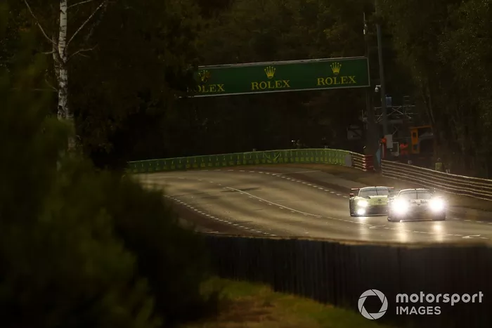 #99 Dempsey-Proton Racing Porsche 911 RSR: Vutthikorn Inthraphuvasak, Lucas Legeret, Julien Andlauer