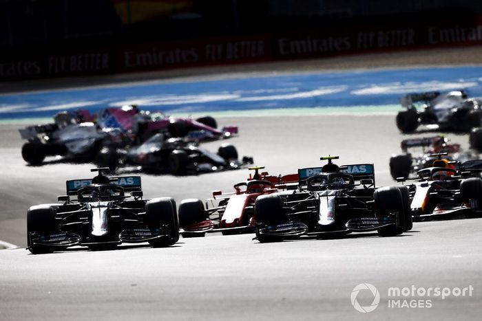 Valtteri Bottas, Mercedes F1 W11, Lewis Hamilton, Mercedes F1 W11, Max Verstappen, Red Bull Racing RB16, Charles Leclerc, Ferrari SF1000, al inicio