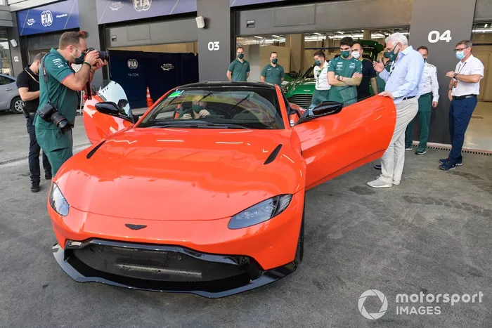 Lawrence Stroll, Lance Stroll, Aston Martin, un Aston Martin Vantage