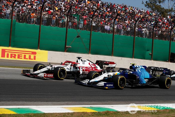 Kimi Raikkonen, Alfa Romeo Racing C41, Nicholas Latifi, Williams FW43B