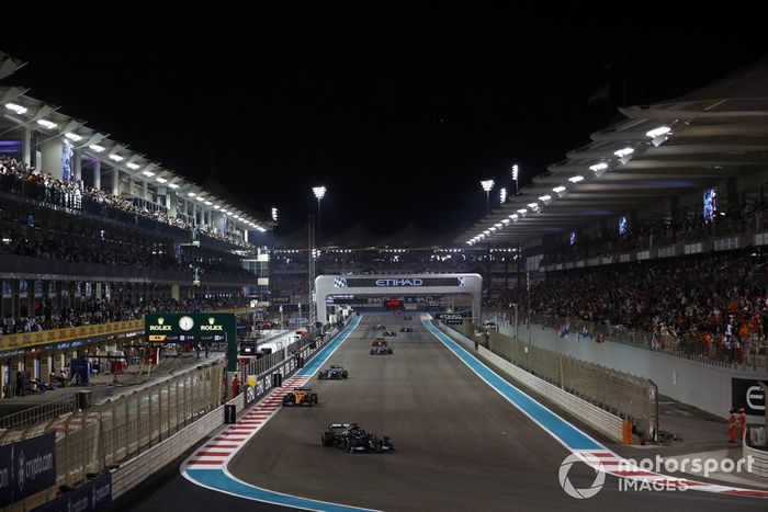 Lewis Hamilton, Mercedes W12, Lando Norris, McLaren MCL35M, Fernando Alonso, Alpine A521