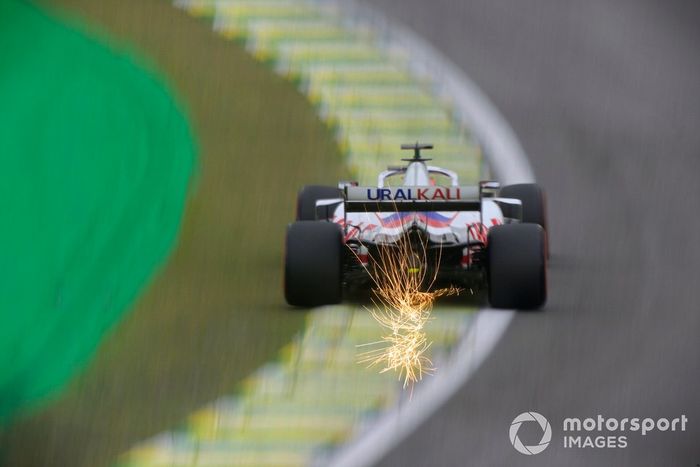 Nikita Mazepin, Haas VF-21, echa chispas