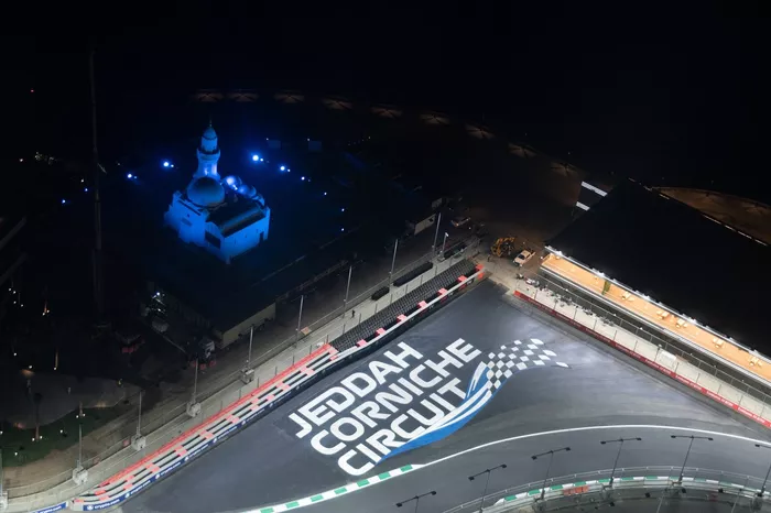 Vista nocturna del circuito Yeda  Corniche