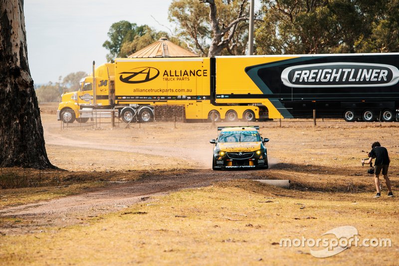 Автомобиль Holden ZB Commodore команды Brad Jones Racing