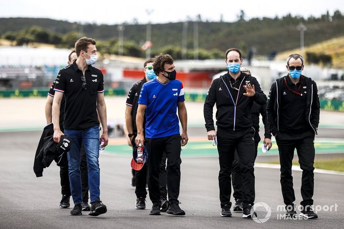 Daniil Kvyat, reserva de Alpine F1  y Fernando Alonso, Alpine F1