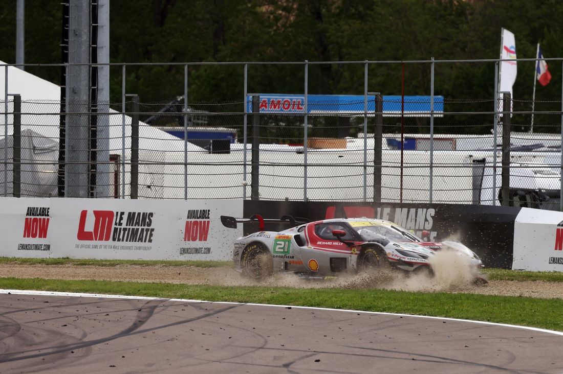 #21 Vista AF Corse Ferrari 296 LMGT3: Francois Heriau, Simon Mann, Alessio Rovera