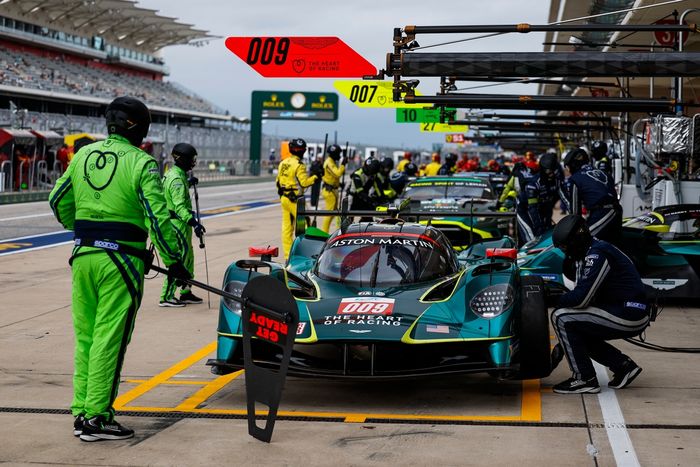 #009 Aston Martin Thor Team Aston Martin Valkyrie: Alex Riberas, Marco Sorensen