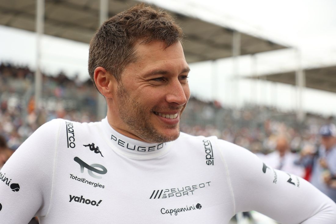 #94 Peugeot Totalenergies Peugeot 9x8: Loic Duval