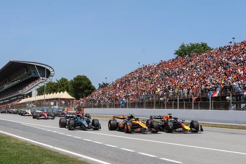 Lando Norris, McLaren, Max Verstappen, Red Bull Racing, George Russell, Mercedes